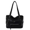 Bolsa de mano retro americana transfronteriza para motocicleta para mujer, primavera 2026, gran capacidad, bolso casual de hombro y axila a la moda, moderno