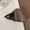 Pinza para el pelo de cuadros vintage estilo coreano con un toque sofisticado, pinza de triángulo de tela, pasador de alta gama con forma de concha, pinza de tiburón para mujer