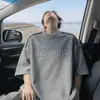 Camiseta con Cremallera y Estampado de Letras Holgada para Adolescentes, Camiseta de Manga Corta con Cuello Redondo para Hombres, Marca de Verano de Moda, Manga Media Resistente con Diseño en Relieve