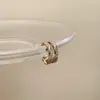 Puños de Oreja de Oro Café Geométricos Retorcidos de Doble Capa Incrustados con Circonita, Versátiles para el Uso Diario, Clips Elegantes y Minimalistas para el Cartílago de la Oreja