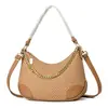 Bolsa Transversal Clássica Tendência de Ombro Nova Moda Versátil Bolsa Feminina de Tecido Texturizado com Corrente