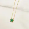 Pulseira de Aço Titânio Popular de Flor de Cinco Folhas Transfronteiriça, Dupla Face, para Mulheres, Joia Versátil e na Moda, Fashion, de Alto Padrão e Luxo Leve