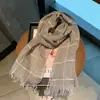 Cachecol Listrado Longo Retrô Estilo Old Money para Mulheres, Primavera e Verão, Cachecol Leve e Respirável de Linho para Ambientes com Ar Condicionado, Cachecol Longo de Seda