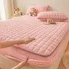 Saia de Cama Acolchoada Cor Sólida de Lã de Leite Espessa Conjunto de Três Peças Saia de Cama de Lã Coral de Inverno Cobertura de Colchão Simmons Cobertura Completa