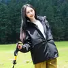 Chaqueta tres en uno de carcasa dura, a prueba de viento e impermeable, estilo Road Runner, color Aurora Tan, para mujer, ropa de trabajo personalizable para hombre