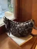 Yuezizhi 2026 principios de otoño nuevo bolso versátil de moda con estampado de leopardo bolso cruzado casual simple retro tipo dumpling bolso de cuerno