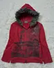 Sudadera con capucha estilo oscuro transfronterizo de alta costura, color rojo lavado, con ribete de pelo largo gris y estampado de periódico, chaqueta con cremallera de corte holgado