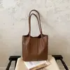 Bolso retro de moda para mujer de gran capacidad 2026, bolso tote tejido de verano simple para el hombro, elegante para el trabajo y los desplazamientos