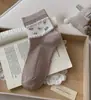 Calcetines cortos de mujer de dibujos animados, estilo otoño, algodón sin costuras, diseño único y lindo de oso, calcetines de mujer retro de longitud media transpirables