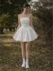 Vestido de novia ligero estilo francés, diseño corto sin tirantes, estilo coreano simple, adecuado para fotografía de viajes al aire libre, compromiso, registro y fiestas de cumpleaños, con una falda voluminosa