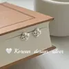 Pendientes de Diseño Minimalista Coreano Estilo Ins Plata de Ley S925 Trébol de Cuatro Hojas de la Suerte Pendientes de Tuerca de Concha Versátiles y de Alta Gama