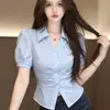 Camisa Branca de Manga Curta com Decote V para Mulheres, Novo Estilo Verão Leve Luxo Rejuvenescedor Chique Slim-Fit Estilo Curto Camisa Top de Temperamento