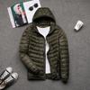 Liquidación de temporada baja otoño e invierno chaqueta acolchada de algodón ligero plumífero para hombre joven y mediana edad cuello alto corta con capucha talla grande portátil precio especial abrigo