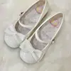 Sapatos de Couro de Salto Grosso Retrô 2025, Novos Sapatos Mary Jane que Aumentam a Altura, Versátil Lolita Emagrecedor Estilo Britânico Bico Redondo