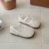 Sandalias Nuevas Moda Verano 2026 Bordado de Encaje Malla Banda Elástica Planas Niña Pequeña Estilo Dulce Zapatos de Princesa