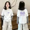 Camiseta infantil listrada de manga longa 2026 novo modelo de algodão puro top moderno e estiloso super fofa roupa de menina