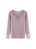 Blusa de manga comprida com gola V e detalhes em renda para outono e inverno, com punhos rendados, corte justo, camada interna elástica, moda feminina