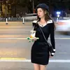 Novo vestido de malha estilo coreano com decote V para outono/inverno de 2026 para mulheres, vestido bodycon versátil de manga longa, vestido base