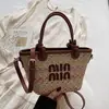 Bolsa de design de nicho única e moderna, novo modelo 2026, bolsa para férias na praia e para o dia a dia, bolsa de palha estilo balde da moda para passeios