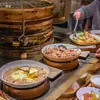 Restaurante pequeño con autoservicio, que ofrece cocina tradicional china de Hunan, base de estufa de cerámica, tazones y platos grandes comerciales para autoservicio