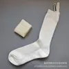 Nuevos Calcetines Gil Sanda JILSANDE Color Sólido Negro y Blanco Gris Doble Aguja Caña Media Calcetines Casuales para Mujer Calcetines Apilados
