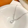 Collar con Colgante de Circonita Deslumbrante y Exquisito, Estilo de Lujo Ligero y Gama Alta, Elegante Cadena para Clavícula de Mujer, Nueva Joyería de Nicho 2026