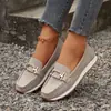 Zapatillas casuales de suela gruesa de comercio exterior en stock, zapatillas casuales de mujer de comercio exterior con cadena metálica 2026 nuevos de verano talla grande