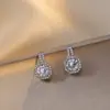 Aretes para Mujer, Aretes de Flor Corazón con Circonita Micro-pavimentada de Cobre, Nueva Moda de Nicho, Diseño Simple, Joyería de Temperamento y Versátil