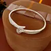 Pulsera de Broche para Uñas de Circonita Chapada en Oro Real, Pulsera de Lujo Ligero de Nicho de Gama Alta, Fábrica de Joyería de Estilo Minimalista Único
