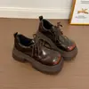 Sapatos femininos pequenos de couro com cadarço, bico quadrado, efeito desgastado, sola grossa, estilo acadêmico, salto grosso, novos 2026