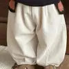 Suéter de Tricô Preto Fofo de Pinguim Estilo Coreano para Meninas Outono/Inverno 2025 e Calça Casual de Veludo Cotelê Off-White para Crianças