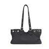 Bolso de hombro versátil de moda estilo europeo y americano transfronterizo para mujer, principios de otoño 2026, bolso de hombro personalizado retro de gran capacidad con tachuelas