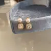 Pendientes de Perla Zirconia Aguja Plateada para Mujer Temperamento Sencillo Exquisitos Pendientes de Botón Lujo Ligero Diseño de Nicho Sensación de Alta Gama Joyería para Orejas Venta al por Mayor