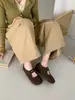 Sapatilhas Mary Jane retrô de sola macia, nova coleção de outono 2026, sapatos de noite versáteis, fofos e estilosos, mocassins femininos na cor café