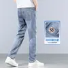 Jeans ligeros de verano para hombre, pierna recta elásticos multibolsillos casuales, mezclilla de algodón de alta gama