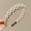 2026 Nuevo Estilo Diadema de Mujer Plisada de Ala Ancha Sensación de Alta Gama Cubre la Parte Superior del Cráneo Hace que la Cara se Vea Más Pequeña Cubre la Raya del Cabello Pinza para el Cabello Accesorio para el Cabello