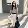 Conjunto de outono para meninas, conjunto de estilo casual, roupas infantis para meninas pequenas, moletom listrado e calça pantalona, conjunto completo estilo coreano