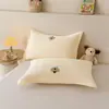 Funda de almohada bordada de rizo 100% algodón, nuevo estilo 2026, lavable a máquina, para uso doméstico, tamaño adulto, previene la acumulación de grasa en la almohada, la funda de almohada y el núcleo de la almohada están separados