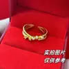 Tienda de oro con anillo de cruz de diamante de lujo ligero popular en línea dulce fresco nuevo lujo ligero alto sentido diseño abierto sensación