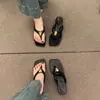 Chanclas cuadradas sencillas de estilo coreano para mujer, sandalias negras elegantes de verano, versátiles para ir al trabajo y para uso al aire libre
