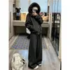Un Conjunto Completo de Atuendos de Invierno Estilo Coreano para Mujer, un Conjunto de Dos Piezas de Alta Gama con Sudadera con Capucha y Cuello de Piel, Pantalones de Pierna Ancha Adelgazantes