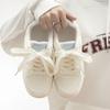 Sapatos Casuais de Verão 2026, Tênis Brancos Modernos e Versáteis, Sapatos Femininos de Alto Valor com Bico Redondo e Solado Grosso, Tênis com Design de Nicho