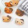 Lindo Felpa Estampado de Leopardo Kt Gato Accesorios para el Cabello Pasador Muñeca Ropa DIY Zapatillas de Algodón Calcetines Accesorios Decorativos Accesorios