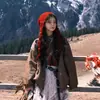 Gorro de punto Kawanishi para turismo con borla roja para mujer, otoño e invierno, viaje por el Día Nacional, sombrero de lana calado para pradera