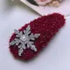 Pinza para el pelo de felpa con copo de nieve y perla para otoño e invierno, pinza lateral para el pelo, accesorio para el pelo de ambiente festivo de alta gama
