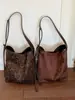 Bolsa de camurça estilo despojado, grande capacidade, nova coleção outono 2026, bolsa tote casual retrô, bolsa de ombro única