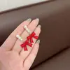 Brincos Elegantes, Delicados e Doces em Forma de Laço com Pérolas e Design Criativo, Pequenos e Delicados, Versáteis e Estilosos