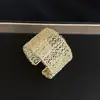 Estilo europeu e americano, pulseira de metal trançado com punho aberto única, apresentando um design exagerado e de nicho, nova joia da moda 2026