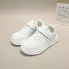 Tamanhos 27-37, novos modelos de outono em estoque, calçados infantis colados a frio atacado, tênis infantis, sapatos brancos para meninos estudantes 6566
