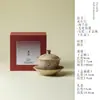 Fanru, pintado à mão com um esmalte vermelho flamejante, apresentando um design de nove raposas, uma xícara de chá de pé alto e um conjunto de chá de cerâmica para o chá Kung Fu